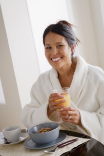 Woman having breakfast. Photo : Rob Lewine