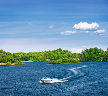 USA, Ontario, Georgian Bay. Speed boat on water. Photo : Elena Elisseeva