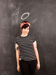 Portrait of young woman in front of blackboard. Photo : Jessica Peterson
