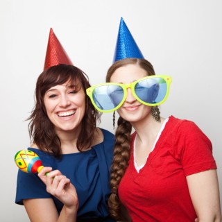 Studio Shot of young women dressed in party hat. Photo : Jessica Peterson