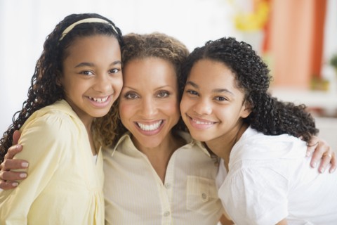 Portrait of mother with daughters (10-13).