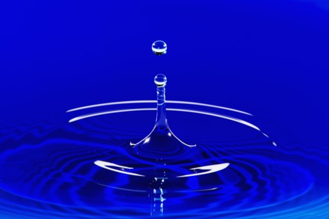 Blue water splashing.