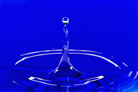 Blue water splashing.