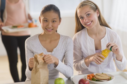 Female students (14-19) having lunch.