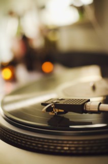 Close-up of turntable. 
Photo : Jamie Grill