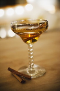 Drink with cinnamon. 
Photo : Jamie Grill
