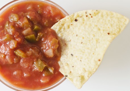 Tortila chip and salsa. 
Photo : Jamie Grill