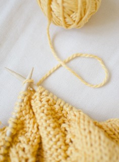 Knitting. 
Photo : Jamie Grill