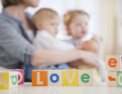 Mother with children (2-3, 6-11 months) at home. 
Photo: Jamie Grill
