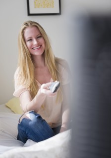 Woman watching tv. 
Photo : Jamie Grill