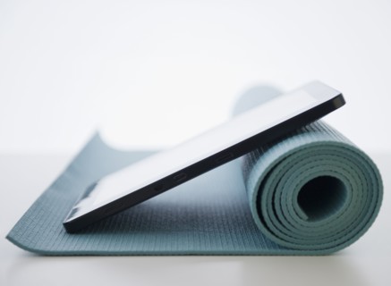 Digital tablet and yoga mat. 
Photo : Jamie Grill