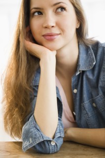 Woman leaning on elbow. 
Photo : Jamie Grill