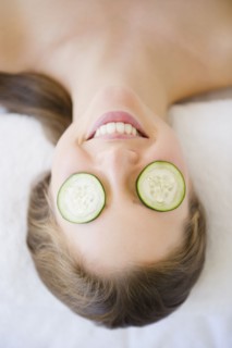 Woman relaxing in spa. 
Photo : Jamie Grill