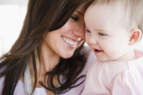 Mother with baby daughter (6-11 months) . 
Photo : Jamie Grill