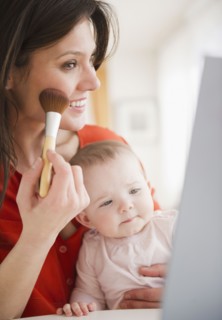 Mother with baby daughter (6-11 months) doing make up. 
Photo : Jamie Grill
