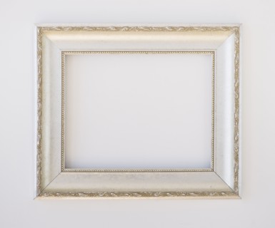 Close up of empty picture frame, studio shot. 
Photo : Daniel Grill