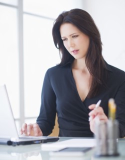 Businesswoman working at desk. 
Photo : Daniel Grill