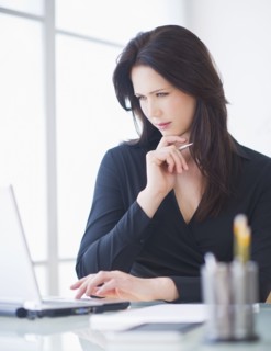 Businesswoman working at desk. 
Photo : Daniel Grill