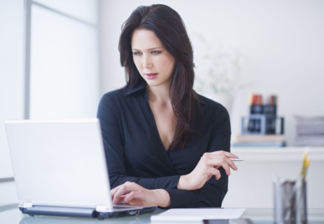 Businesswoman working at desk. 
Photo : Daniel Grill