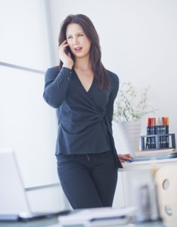 Businesswoman talking on mobile phone. 
Photo : Daniel Grill