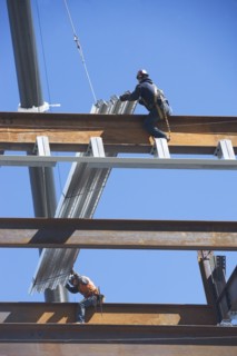 Construction workers on construction frame. 
Photo : fotog