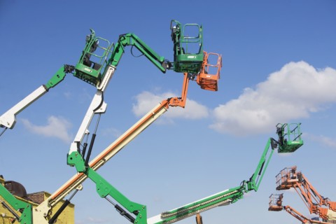 Cherry pickers on construction site. 
Photo : fotog