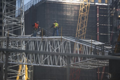Manhattan, Workers on construction site. 
Photo : fotog