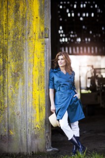 USA, Washington, Skagit Valley, Woman leaning on barn gate. 
Photo : Take A Pix Media