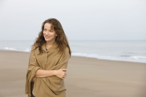 Young woman strolling on empty beach. 
Photo : Jan Scherders