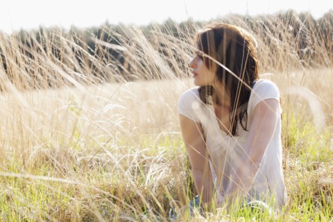 Young woman relaxing on meadow. 
Photo : Jan Scherders