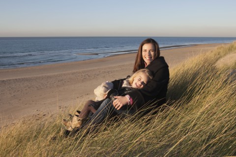 Netherlands, Zeeland, Haamstede, Mother with daughter on beach. 
Photo: Jan Scherders