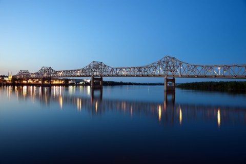 USA, Illinois, Peoria, Bridge over river. 
Photo : Henryk Sadura