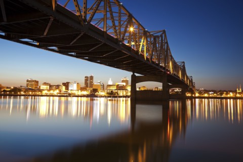 USA, Illinois, Peoria, City view at dusk. 
Photo : Henryk Sadura