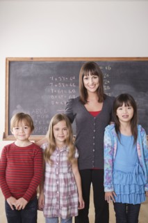 Teacher with schoolchildren (6-7,8-9). 
Photo : Rob Lewine