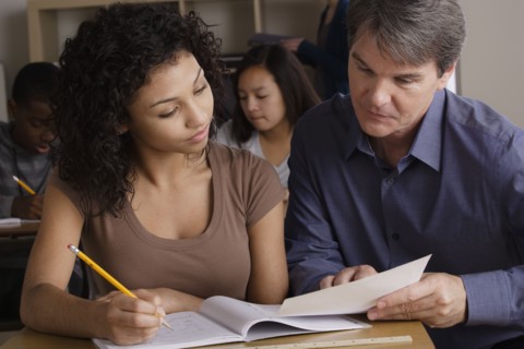 Teacher with teenage students (14-15,16-17) at school. 
Photo : Rob Lewine