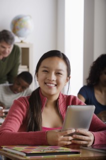 Teacher and teenage students (14-15, 16-17). 
Photo : Rob Lewine