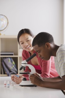 Teenage students (14-15) working with microscope. 
Photo : Rob Lewine