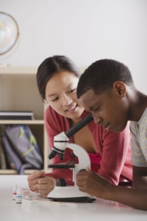 Teenage students (14-15) working with microscope. 
Photo : Rob Lewine