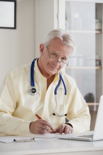 Portrait of senior doctor . 
Photo : Rob Lewine