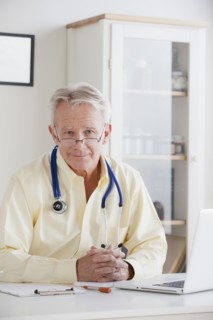 Portrait of senior doctor . 
Photo : Rob Lewine