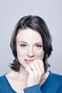 Portrait of worried mid adult woman, studio shot. 
Photo : Rob Lewine