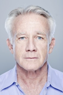 Portrait of senior man, studio shot. 
Photo : Rob Lewine