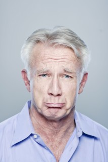 Portrait of senior man making sad face, studio shot. 
Photo : Rob Lewine