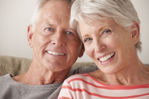 Portrait of smiling senior couple. 
Photo : Rob Lewine