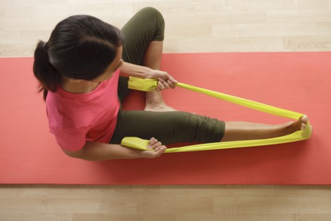 Young woman exercising. 
Photo : Rob Lewine