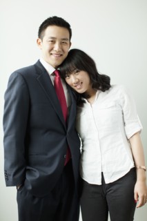 Portrait of young couple, studio shot. 
Photo : Jessica Peterson