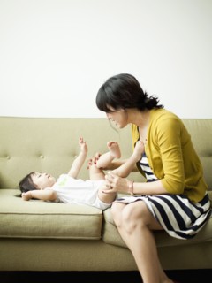Mother with baby girl (12-17 months). 
Photo : Jessica Peterson