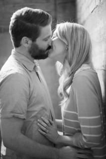 Young couple kissing. 
Photo : Jessica Peterson