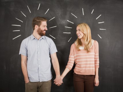 Young couple with blackboard in background, studio shot. 
Photo : Jessica Peterson