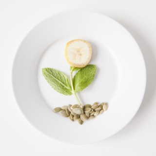 Flower on plate made out of food, studio shot. 
Photo: Jessica Peterson